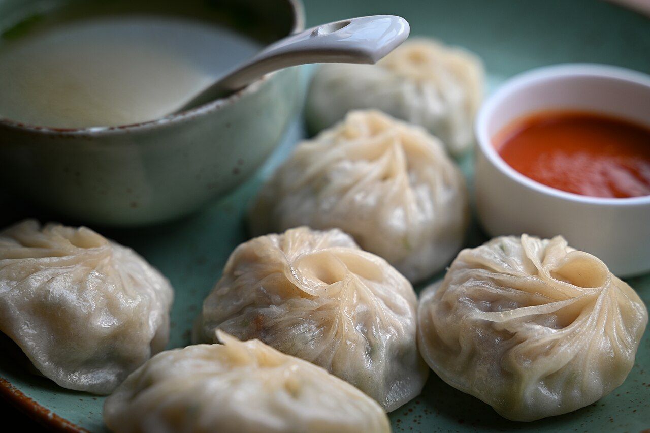 Steamed momos with soup