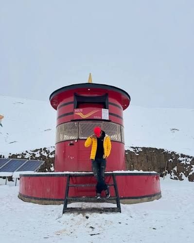 Hikkim post office in snow